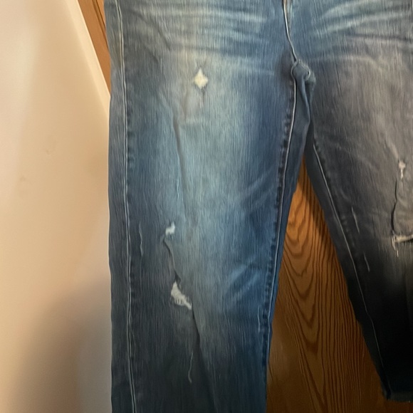 Plus size women’s distressed jeans - Picture 3 of 6